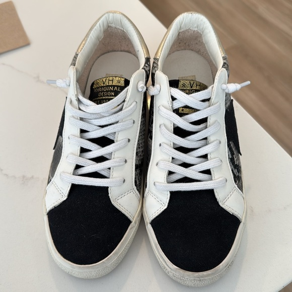 Vintage Havana Women's White and Black Trainers
Size US 7.5 - Picture 9 of 9